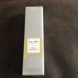India Hicks wild spiderlily rollerball